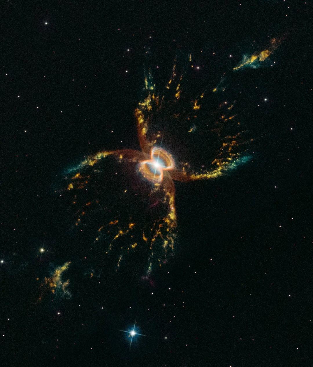  哈勃太空望远镜拍摄的南蟹状星云，距地球6849光年。 