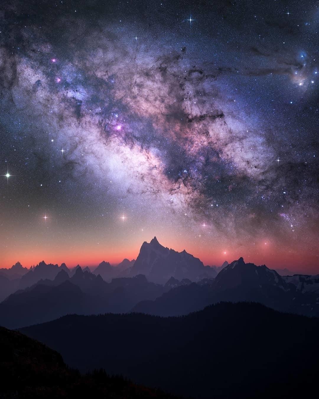 北瀑布国家公园上空的星河，来自摄影师Derek Culver。 