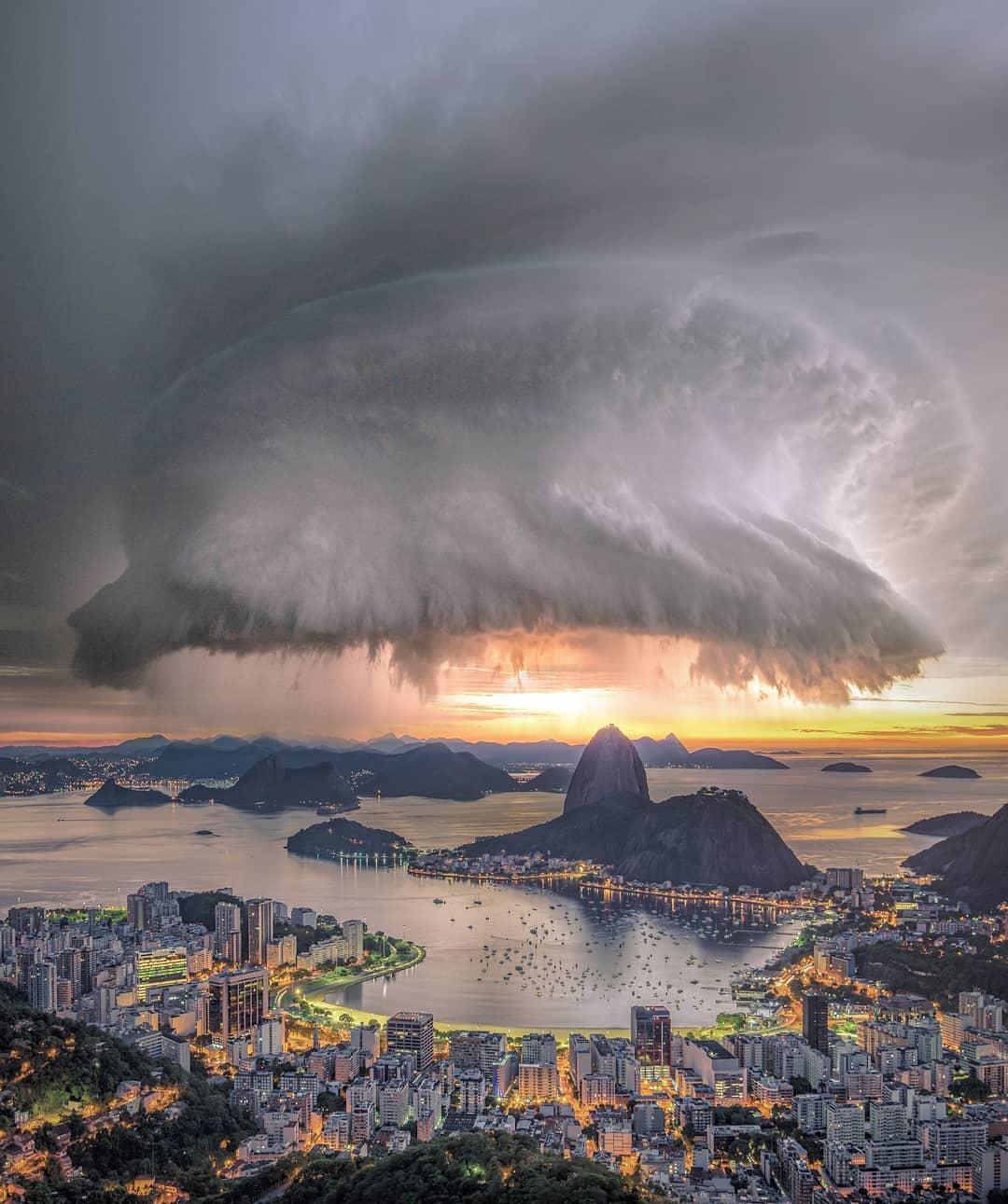  风暴下的里约热内卢，来自Brent Shavnore。 