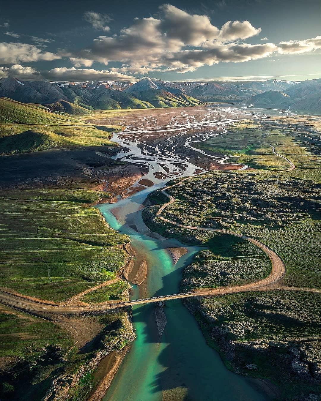  山河冰岛，来自摄影师Arnar Kristjansson。 