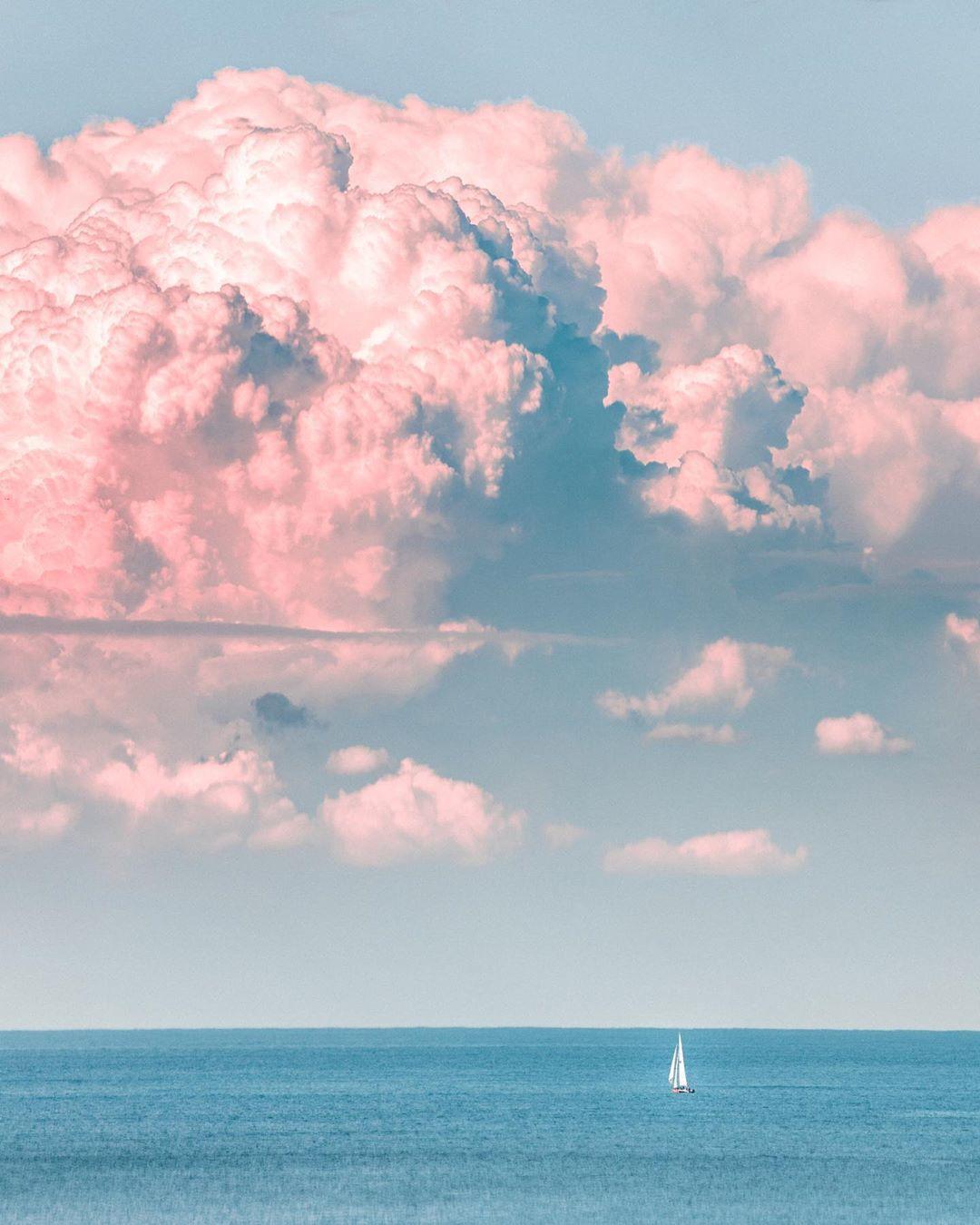  云与帆，来自摄影师Surf & Earth。 