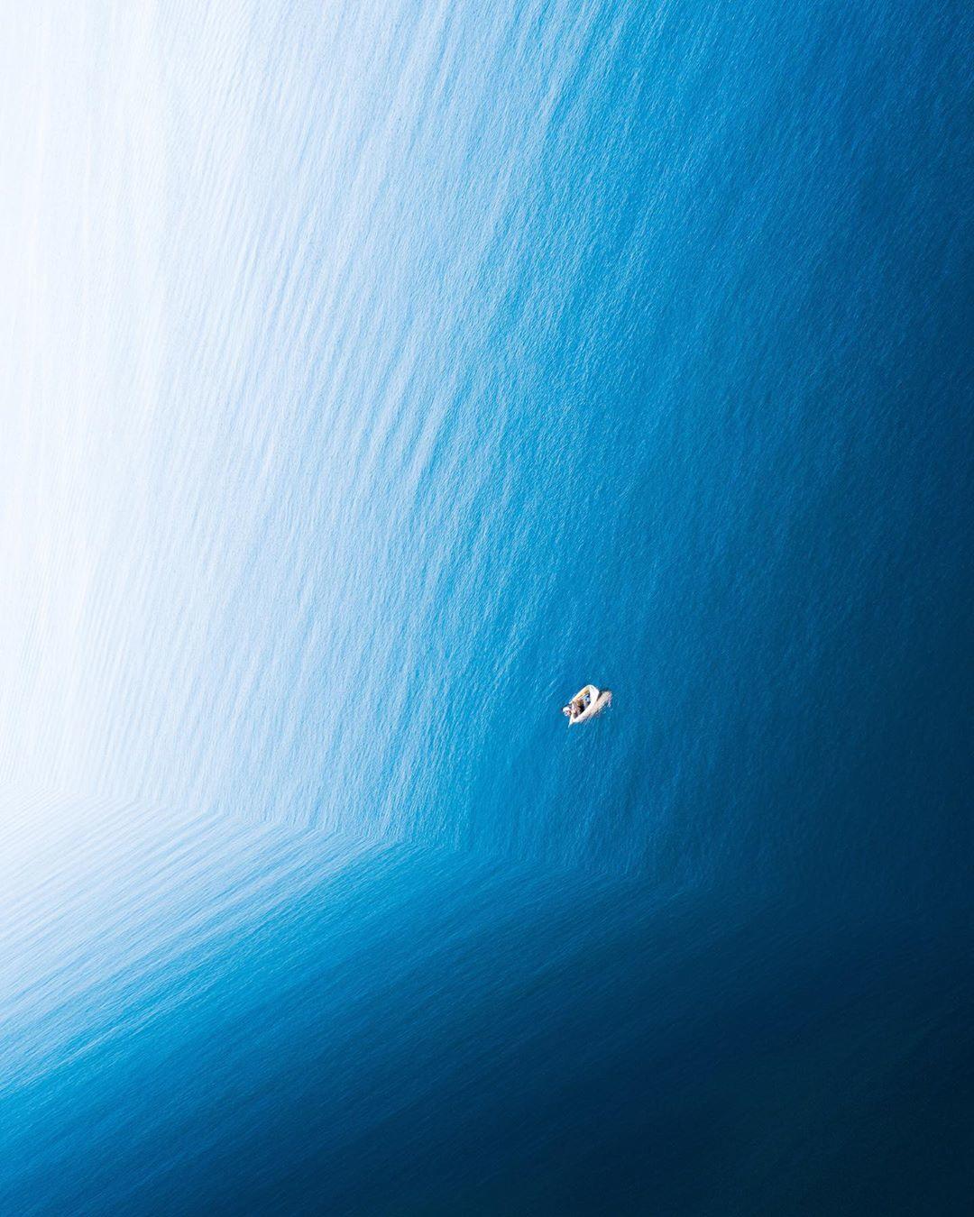  大海，来自摄影师Lucas Pickering。 