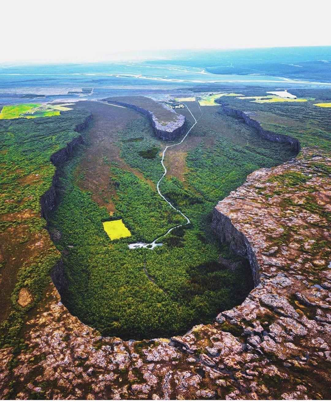  冰岛北部的峡谷，来自摄影师Korour Kristleifsson。 