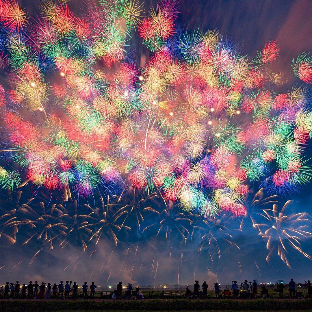  赤川花火大会，来自摄影师Tada Shinose。 