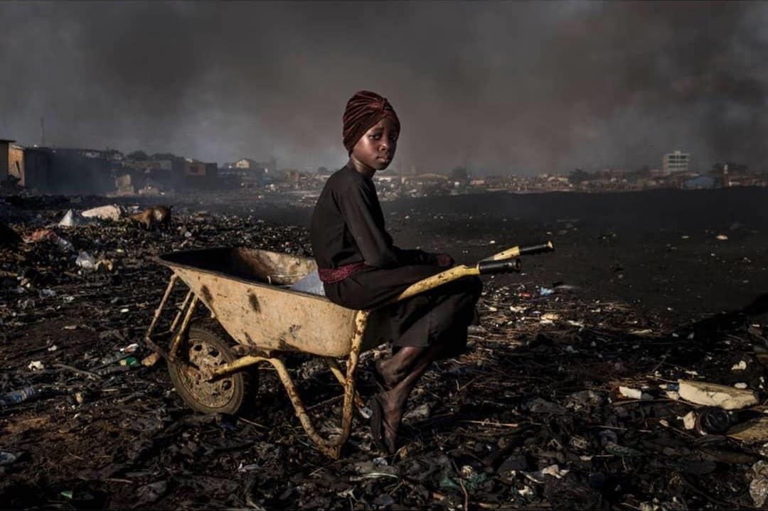  卖水的女孩，Carolina Rapezzi摄于非洲加纳。 