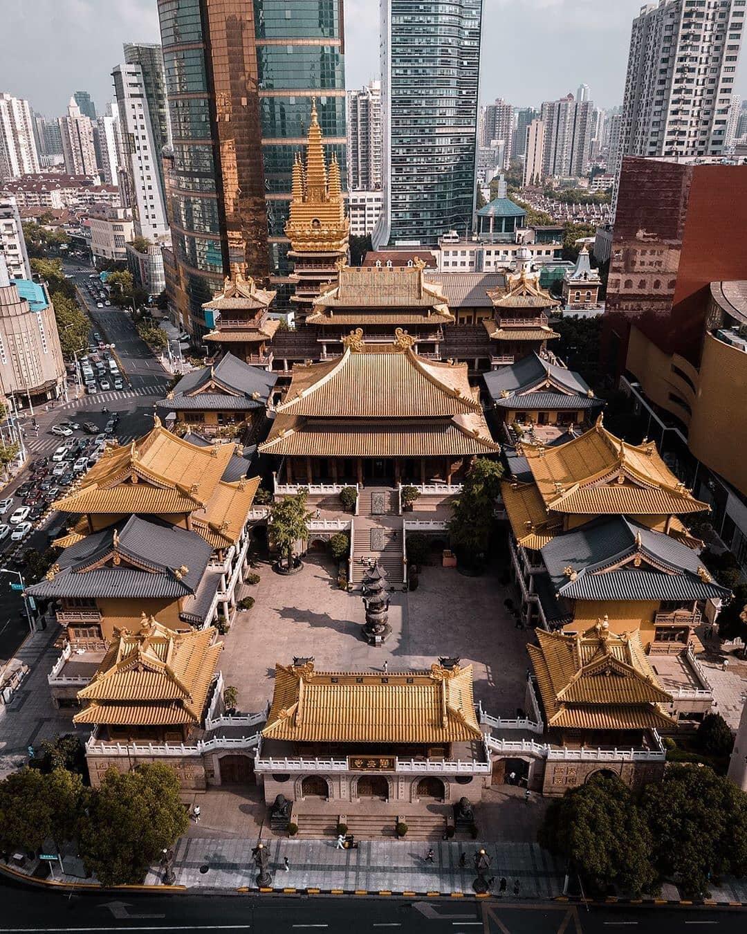  俯瞰上海静安寺，来自摄影师Darllon Richard。 