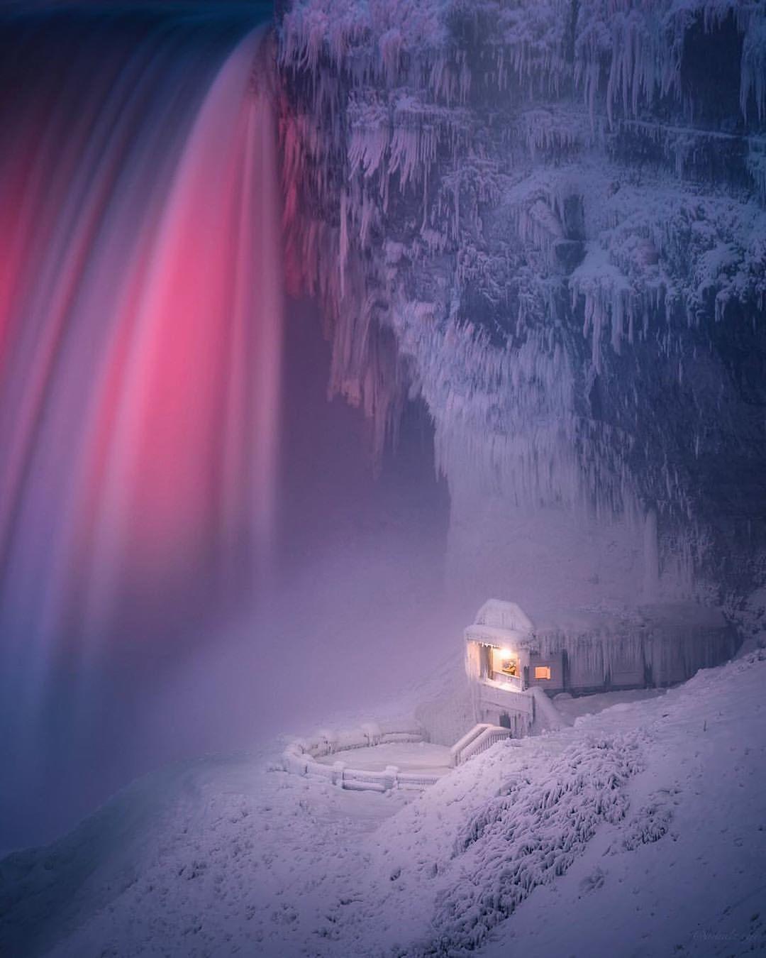 零下30度的尼亚加拉大瀑布，来自摄影师Michael Sidofsky。 