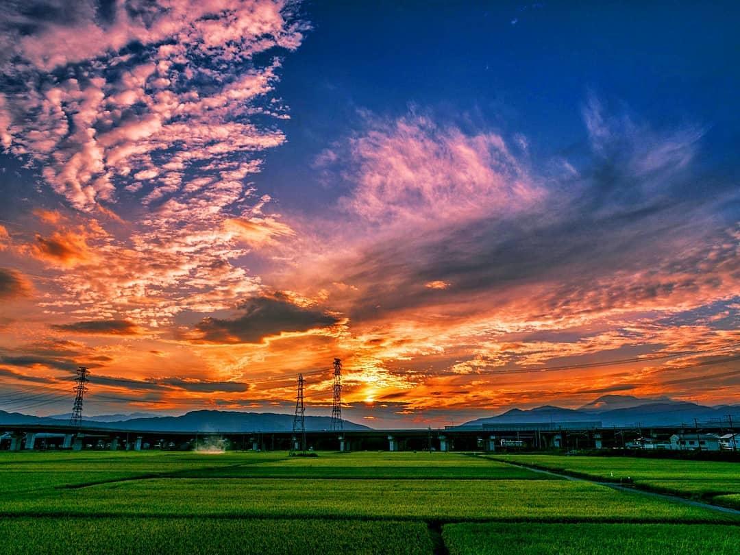  日本岐阜县的日落，来自摄影师Oo9ma。 