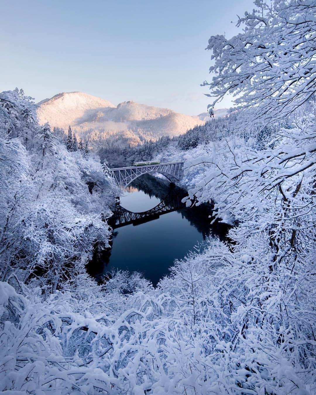  日本冬日只见线，来自摄影师Taihei Tsukada。 