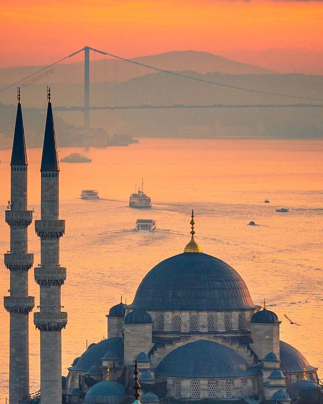  伊斯坦布尔，来自摄影师Halit Bilen。 