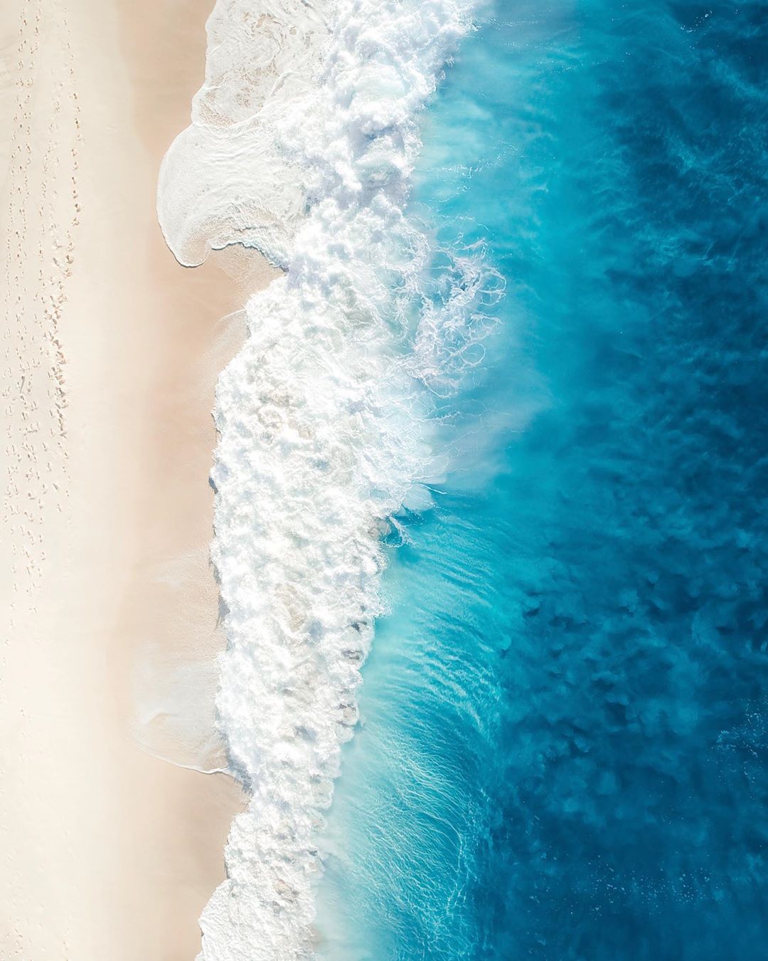  勃朗特海滩的海浪，来自摄影师Riffstrum。 