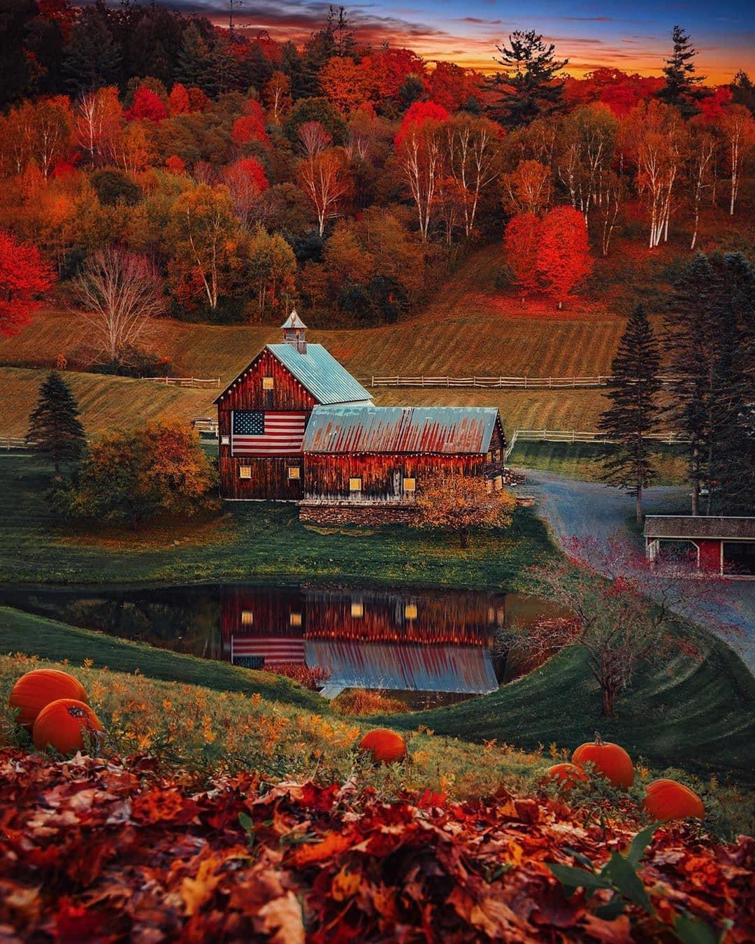  秋天的小村落，来自摄影师Kiel James Patrick。 