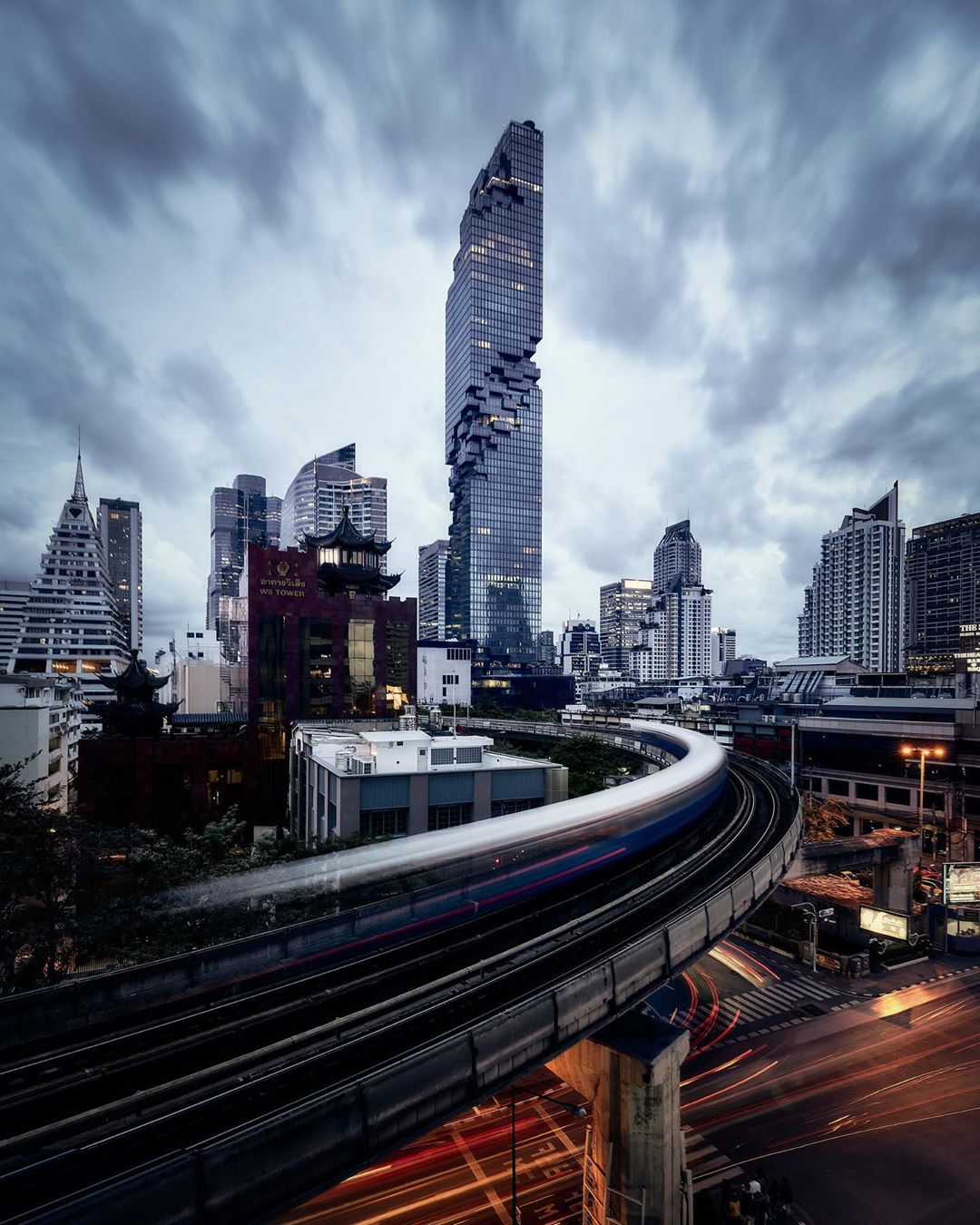 泰国曼谷的楼宇之间来自摄影师ktreetrong