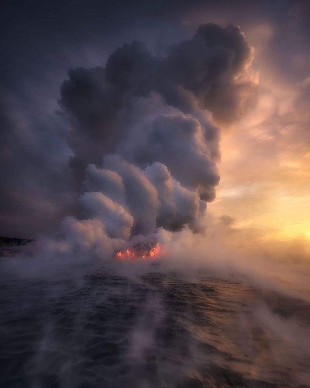  夏威夷喷发的火山，来自摄影师Ryan Dyar。 