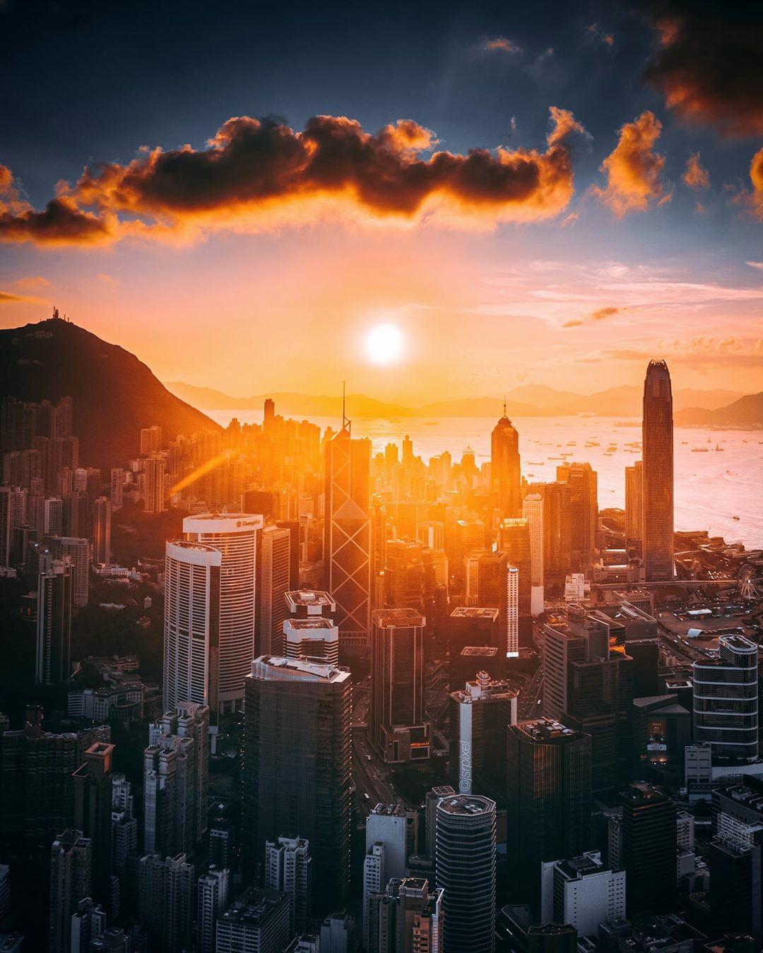  晨光中的香港，来自摄影师Jsrpixel。 