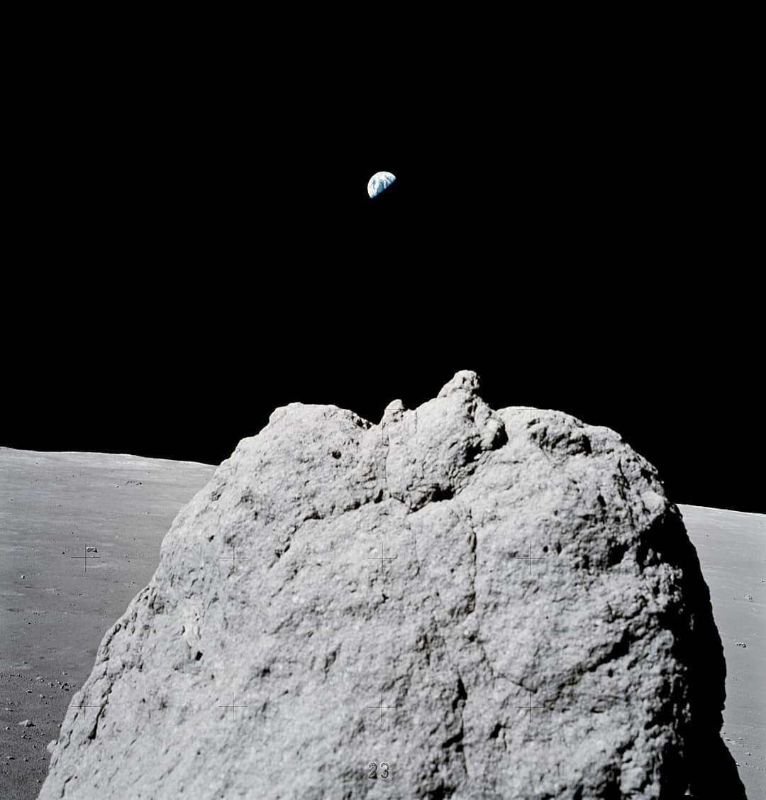  阿波罗17号任务期间，在月球上拍摄地球，来自NASA。 