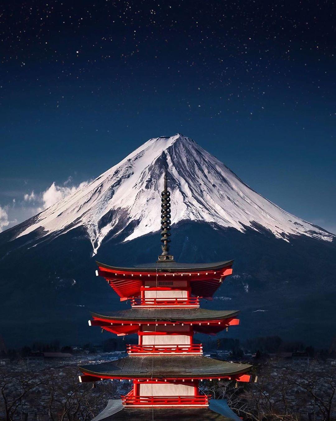  夜幕下的富士山，来自摄影师James。 