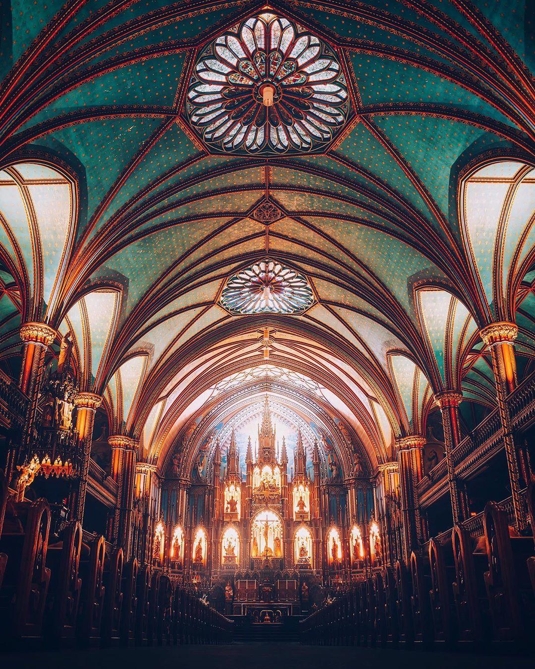  教堂的内部，Sanjay Chauhan摄于加拿大蒙特利尔。 