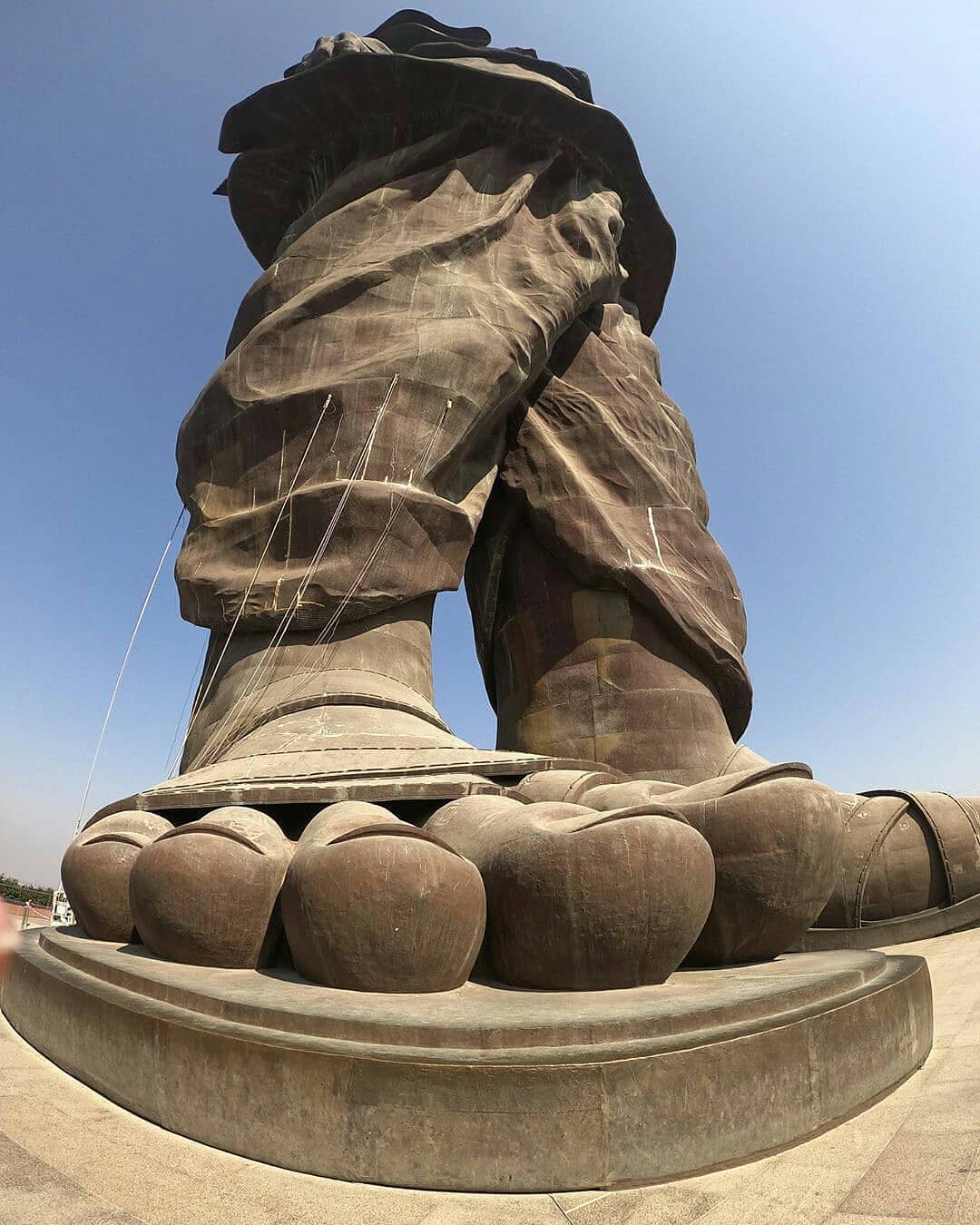  印度古吉拉特邦团结雕像，来自摄影师Paras Kr Robin。 