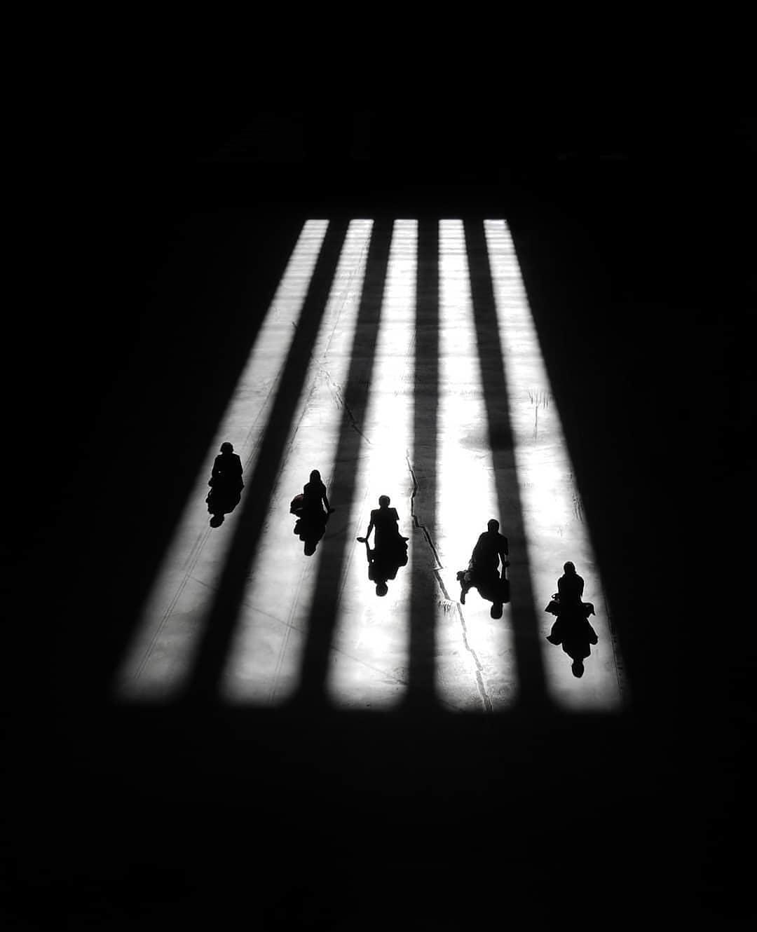  光影之间，Stephen Knight摄于泰特现代美术馆。 