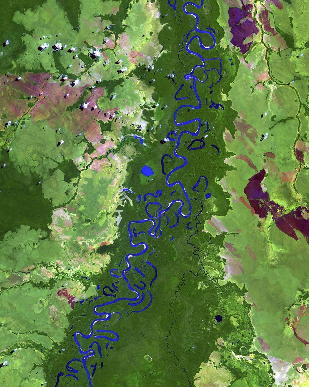  玻利维亚贝尼河，来自U.S. Geological Survey。 