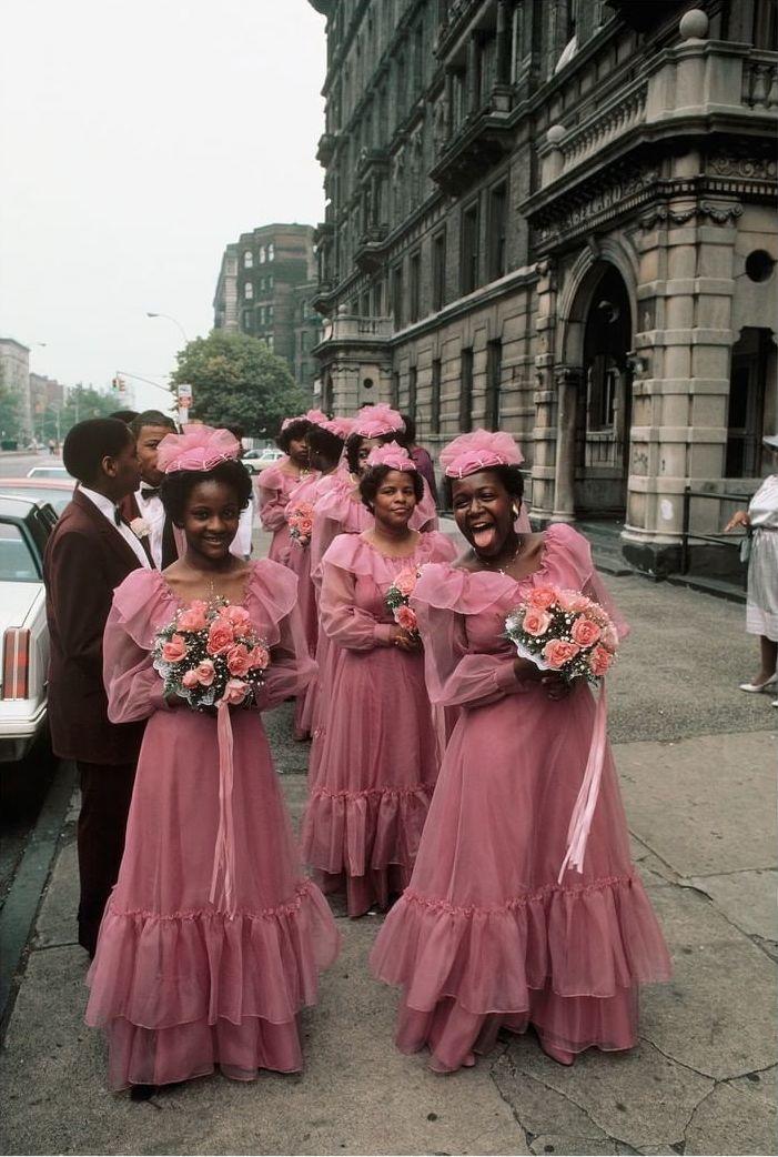  伴娘团，Thomas Hoepker摄于1983年纽约第五大道。 