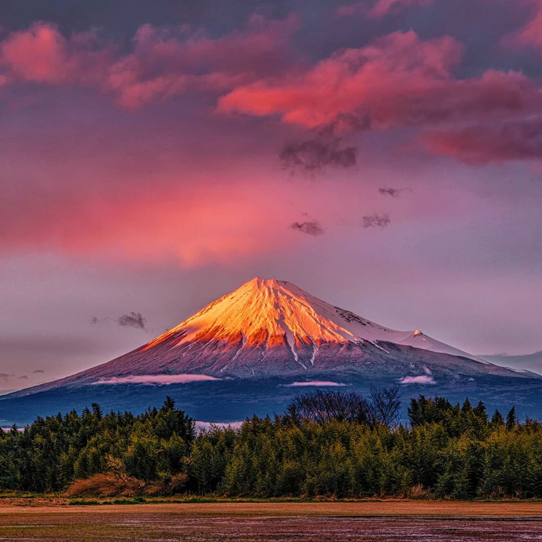 夕阳映照下的富士山来自摄影师taitan