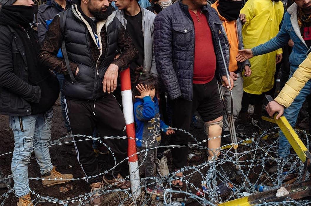  希腊和土耳其边境线上的难民，来自摄影师Emin Ozmen。 