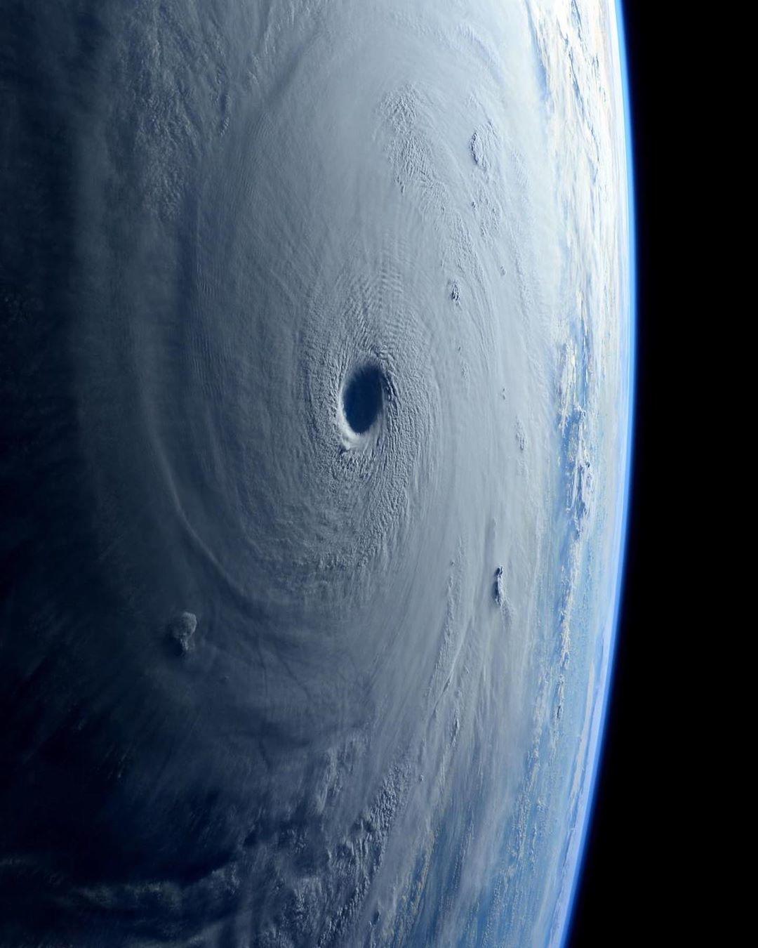  2015年的超强台风美莎克，来自国际空间站。 