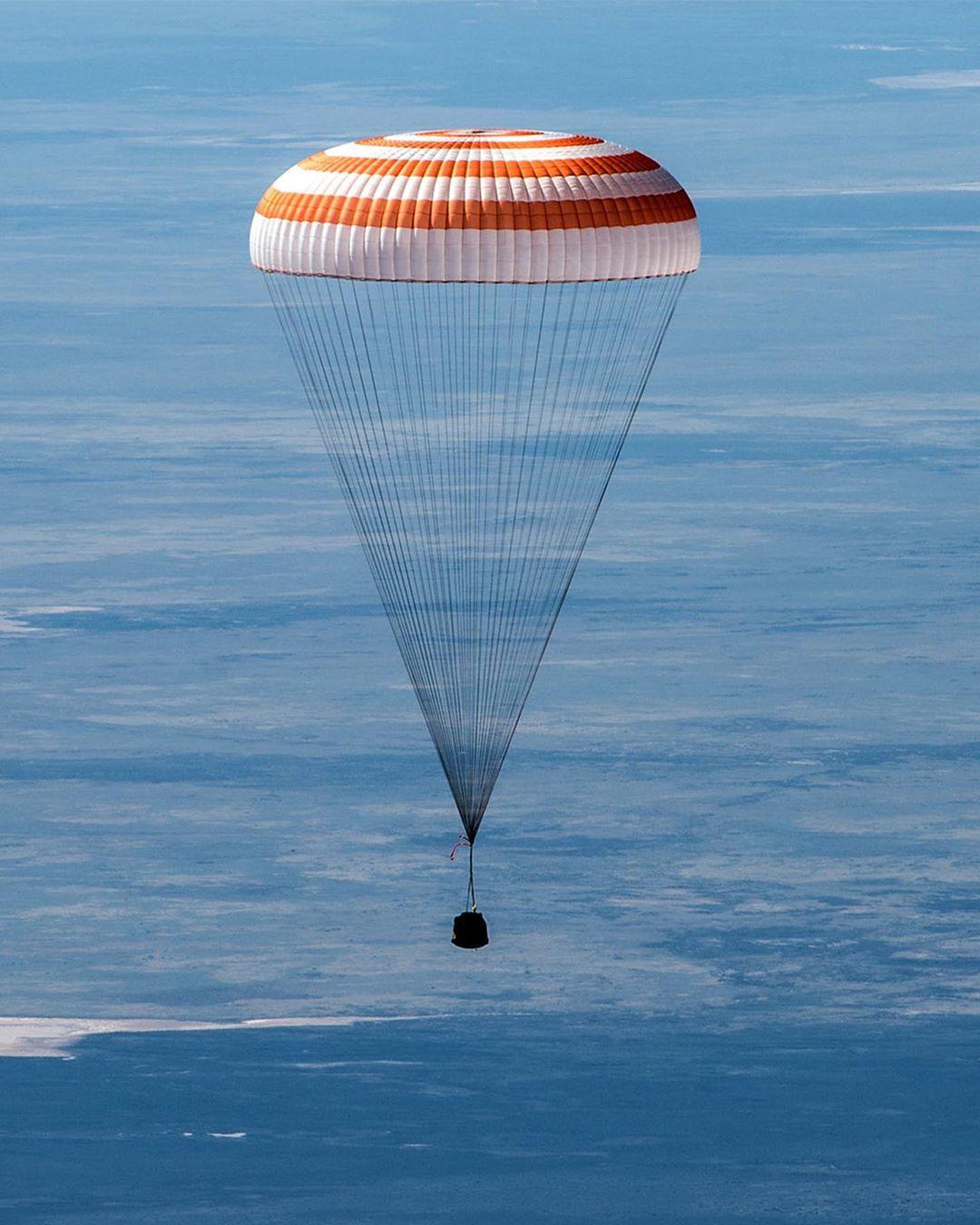  从国际空间站返回的飞船，来自NASA。 
