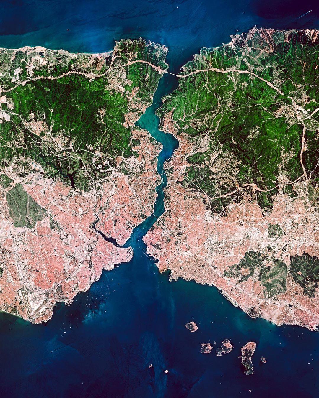  连接欧亚大陆的土耳其伊斯坦布尔，来自Planet。 