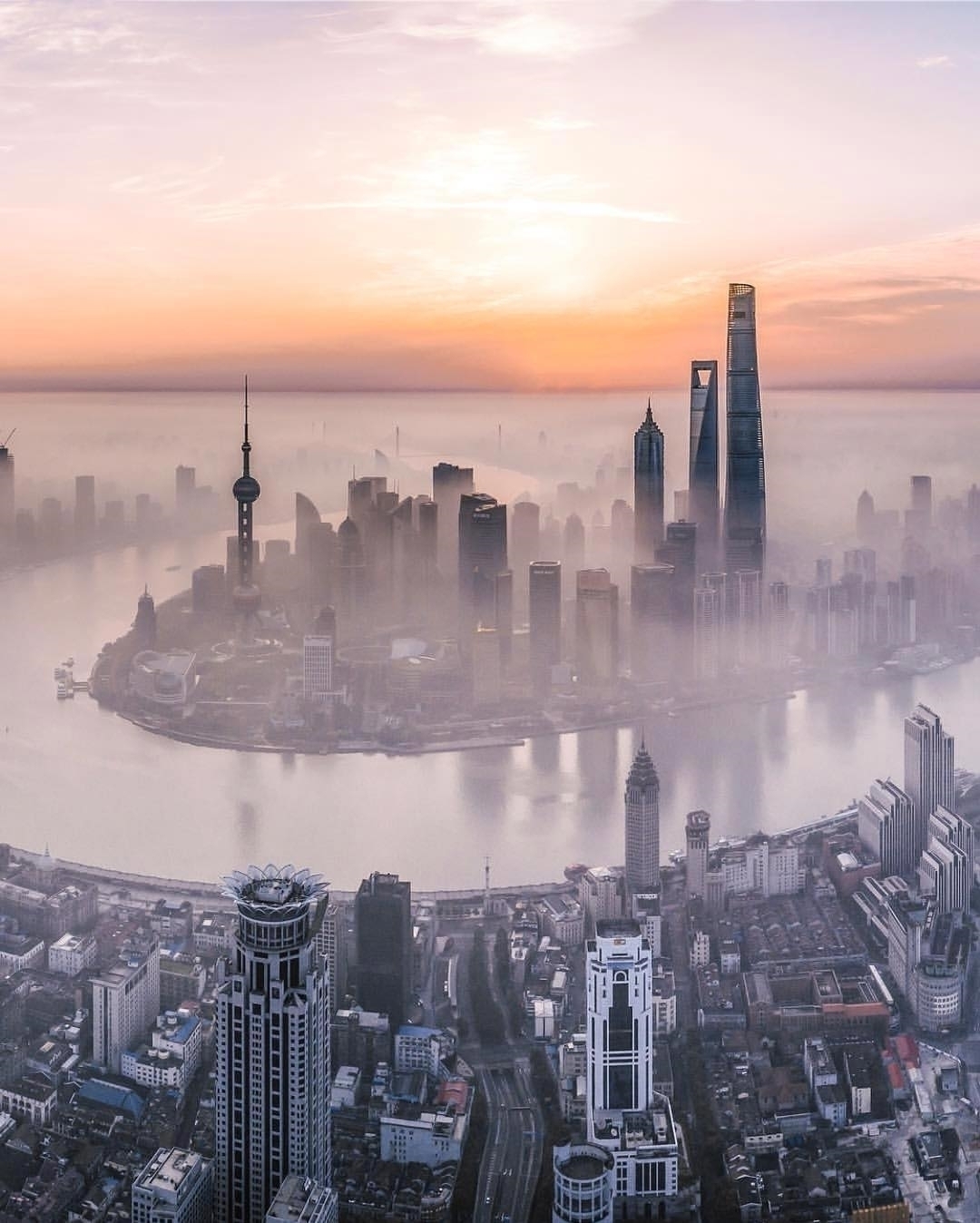 豆田 晨雾中的上海 来自摄影师aaron Zhou