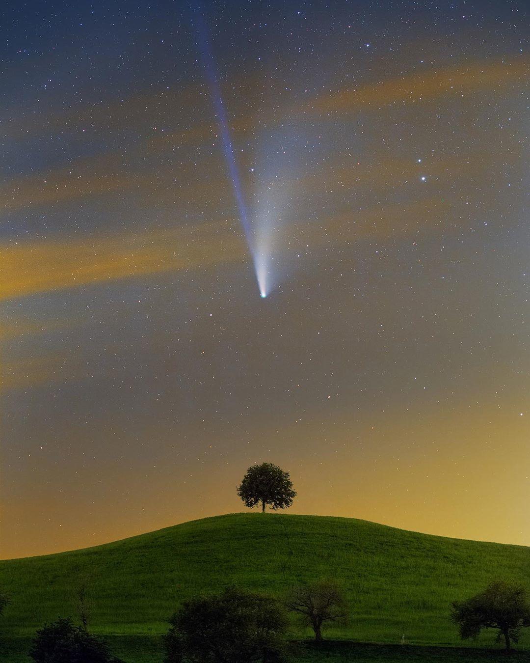  孤独的漫游者：Neowise彗星，来自摄影师Ralf Rohner。 