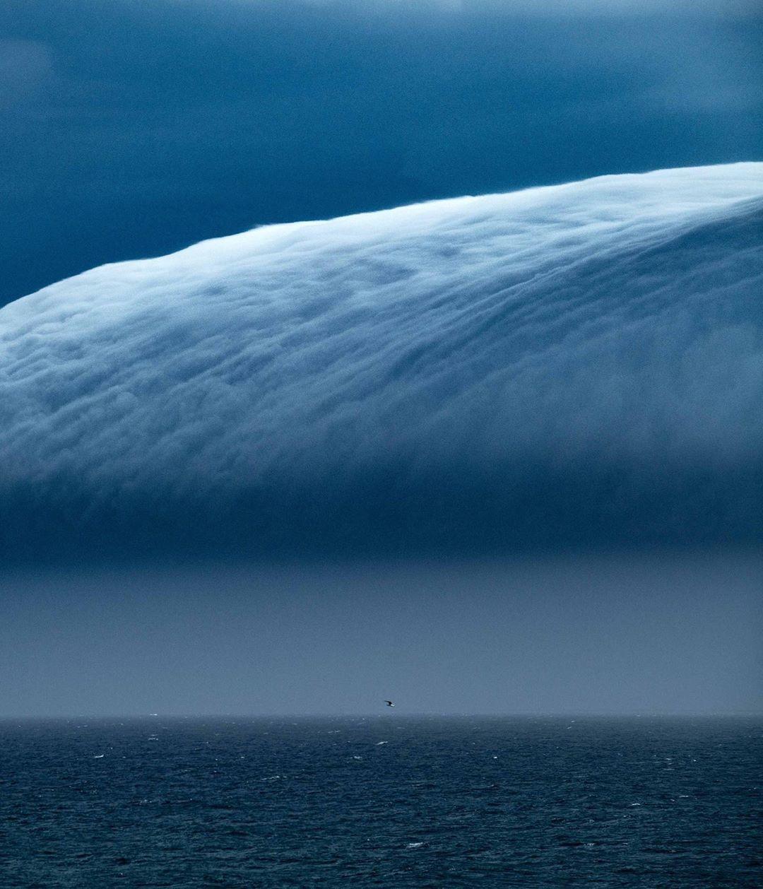  卷轴云，来自摄影师Will Eades。 