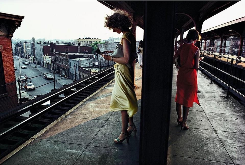  1980年的纽约地铁站台，来自摄影师Bruce Davidson⁠。 
