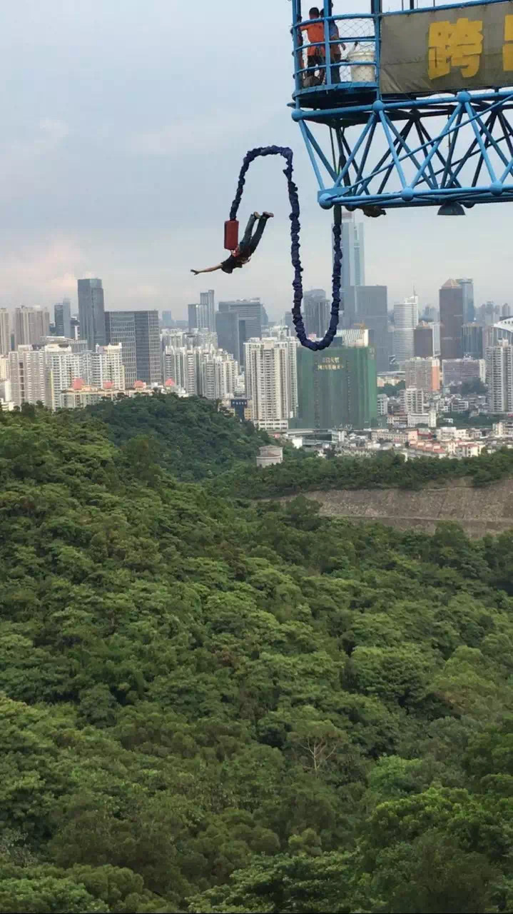 成都国色天香蹦极图片