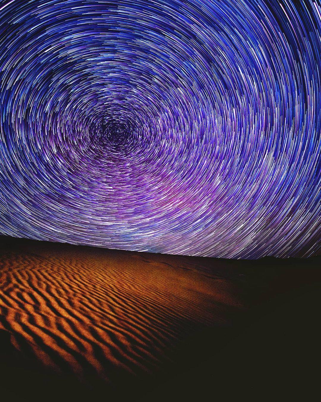  死亡谷沙漠的星轨，来自摄影师Carlos G。 