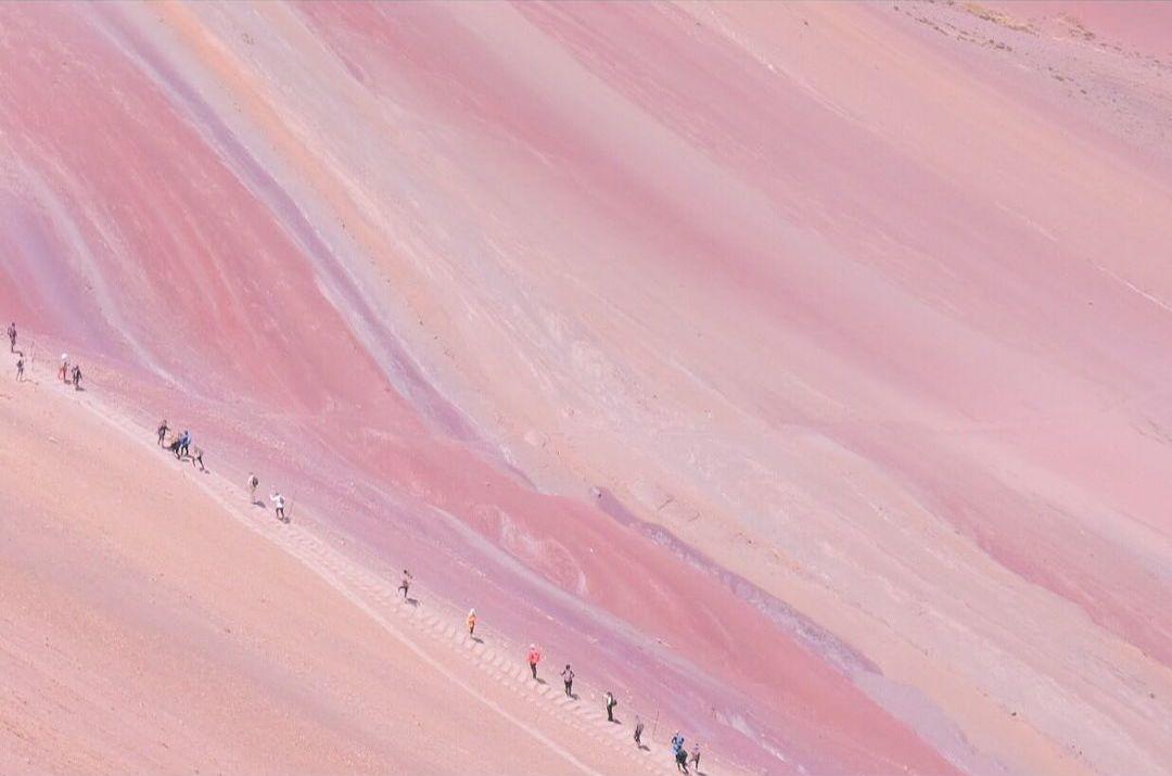  秘鲁彩虹山，来自摄影师Brian del Rosario。 