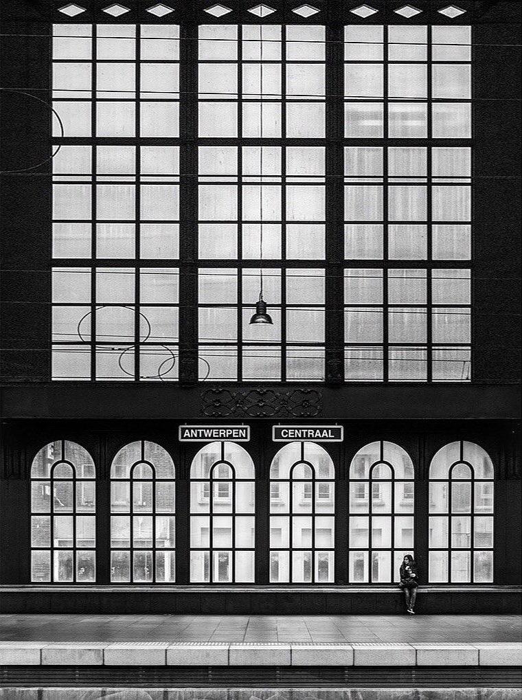  安特卫普车站，来自摄影师Kai Ziehl。 