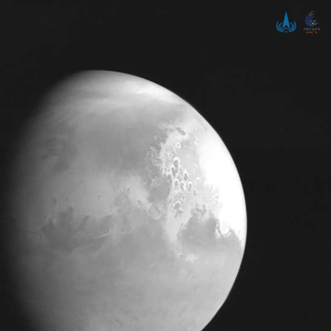 火星，天问一号距火星220万公里拍摄。