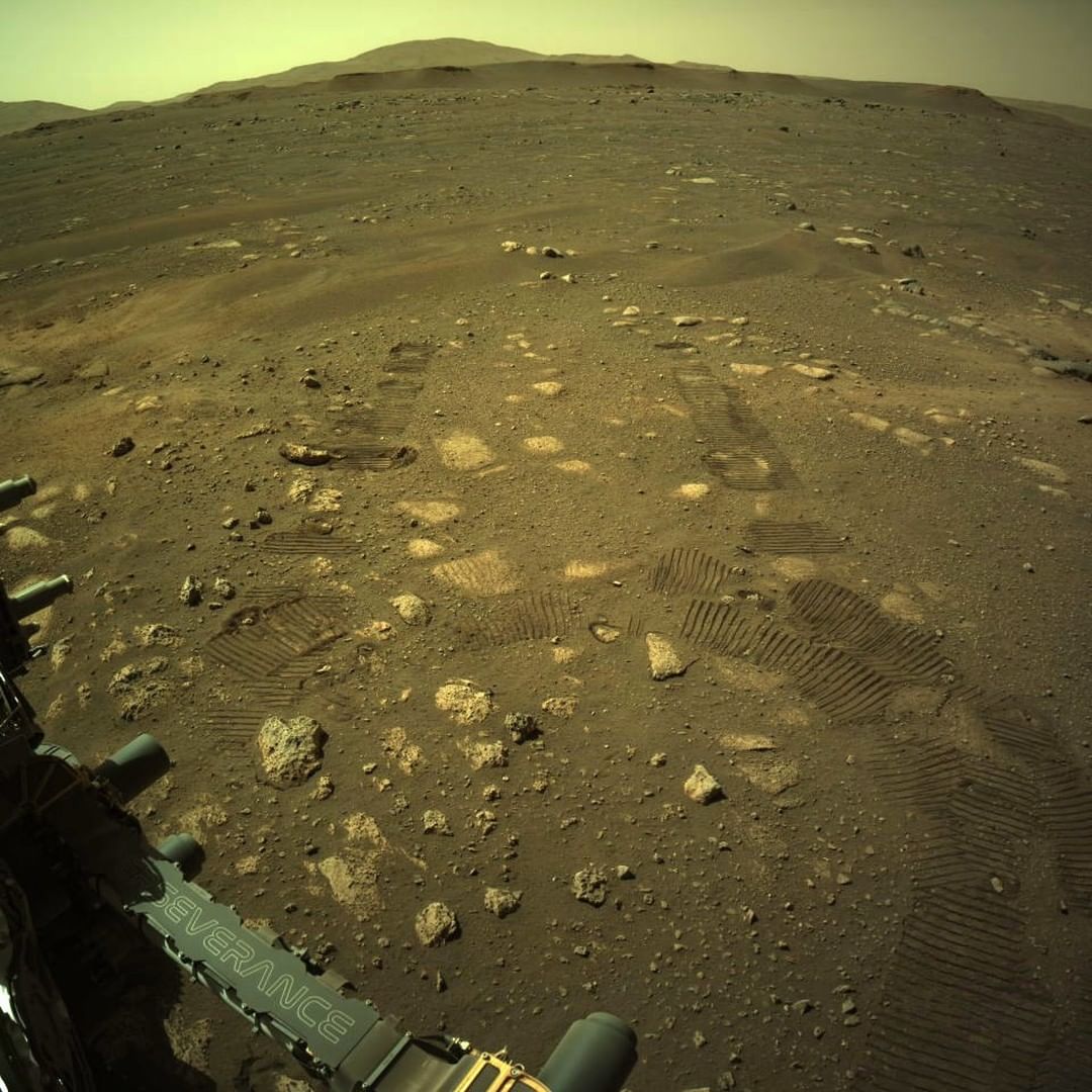  毅力号拍摄的火星表面，来自NASA。 