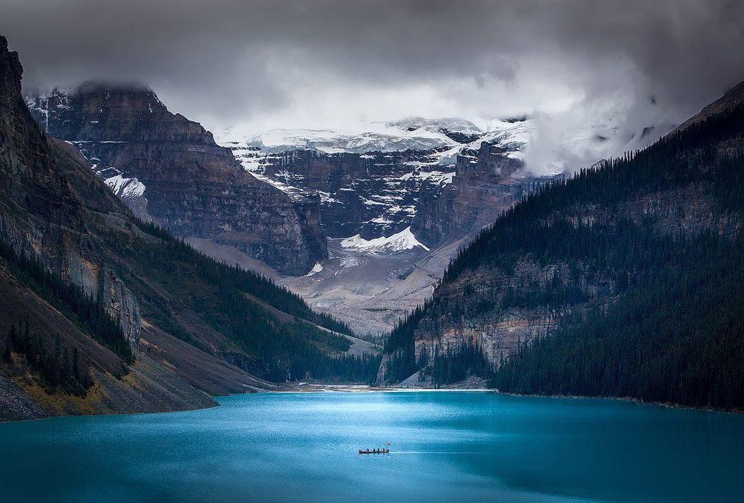  露易丝湖，来自摄影师Paul Zizka。 