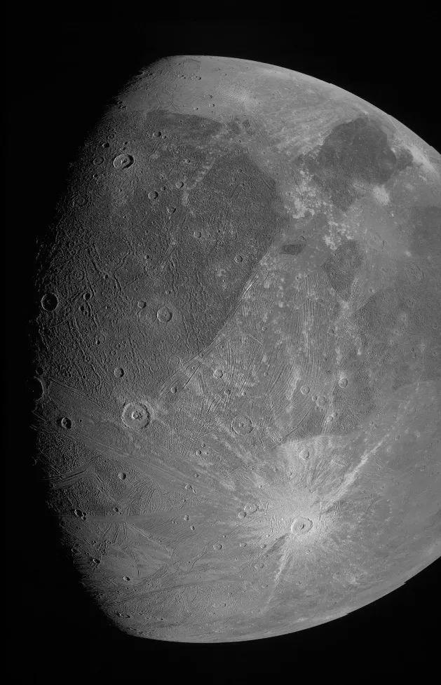 朱诺号拍摄的木卫三，来自NASA。