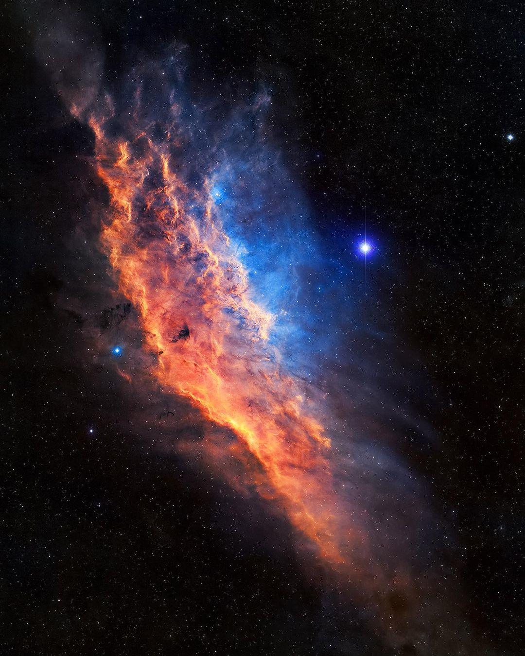  加利福尼亚星云，距离地球约1000光年，来自摄影师Bray Falls。 