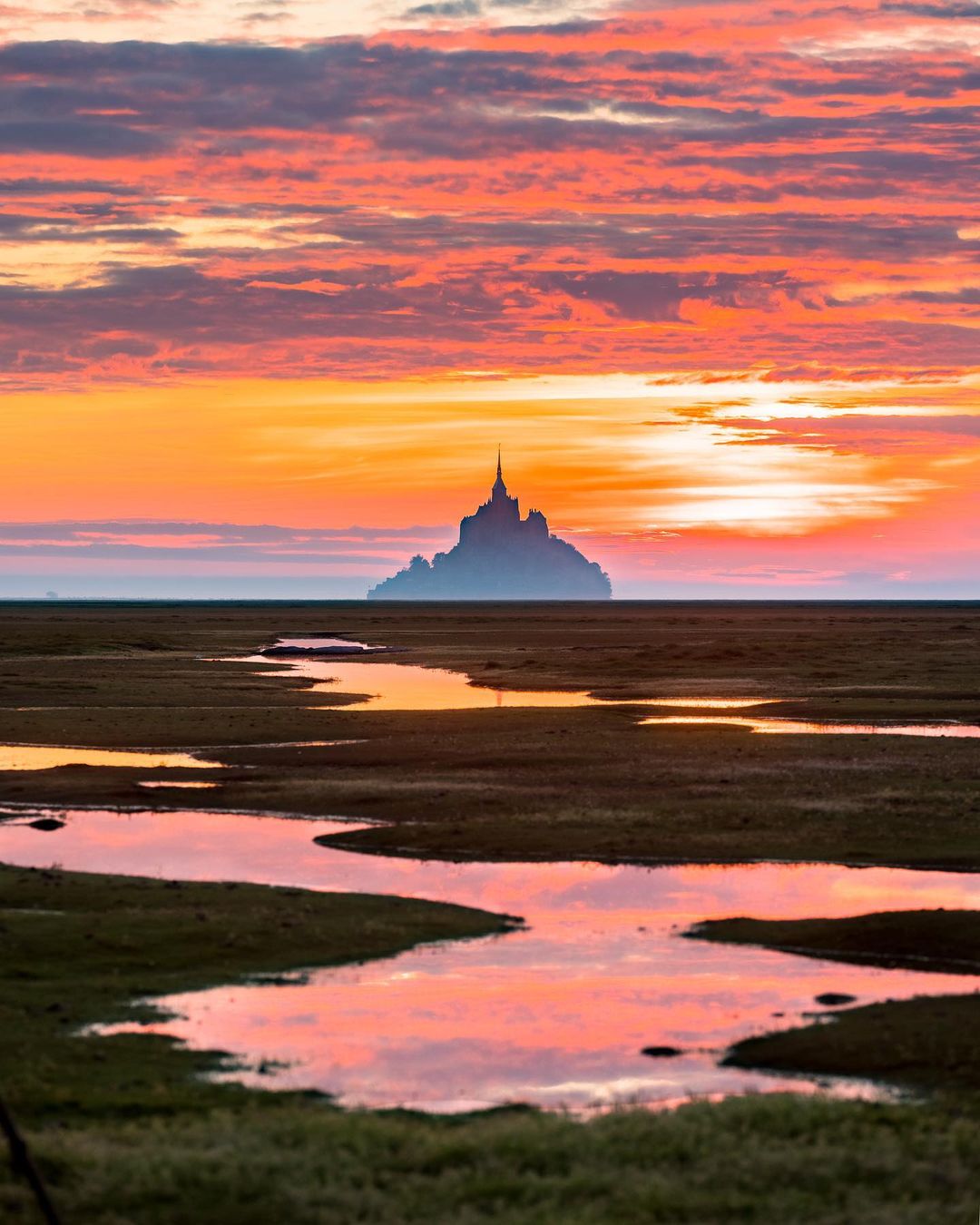 夕阳下的圣米歇尔山来自摄影师loiclagarde