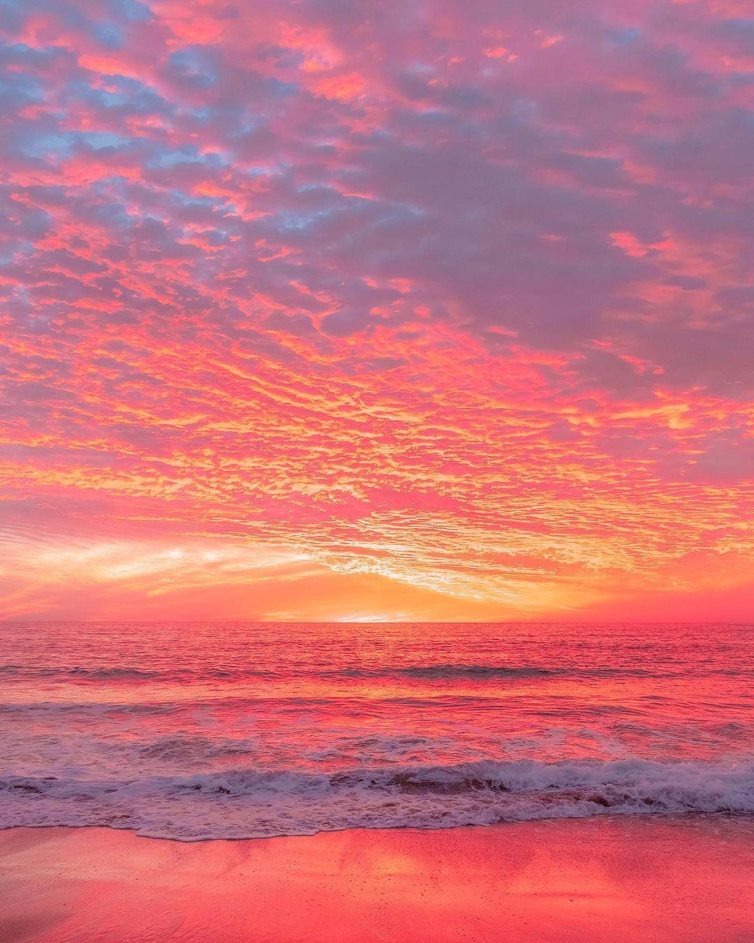  日出下的海，来自摄影师Dw。 