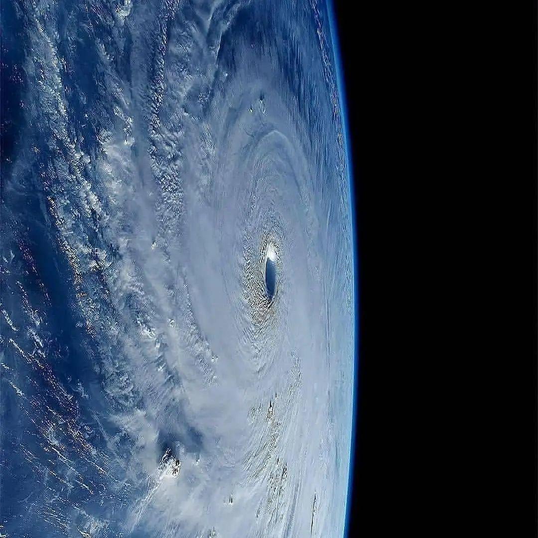  美莎克台风，来自NASA。 