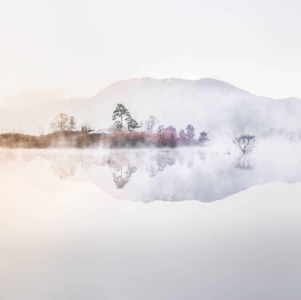  清晨的湖，来自摄影师Choi Sungdong。 