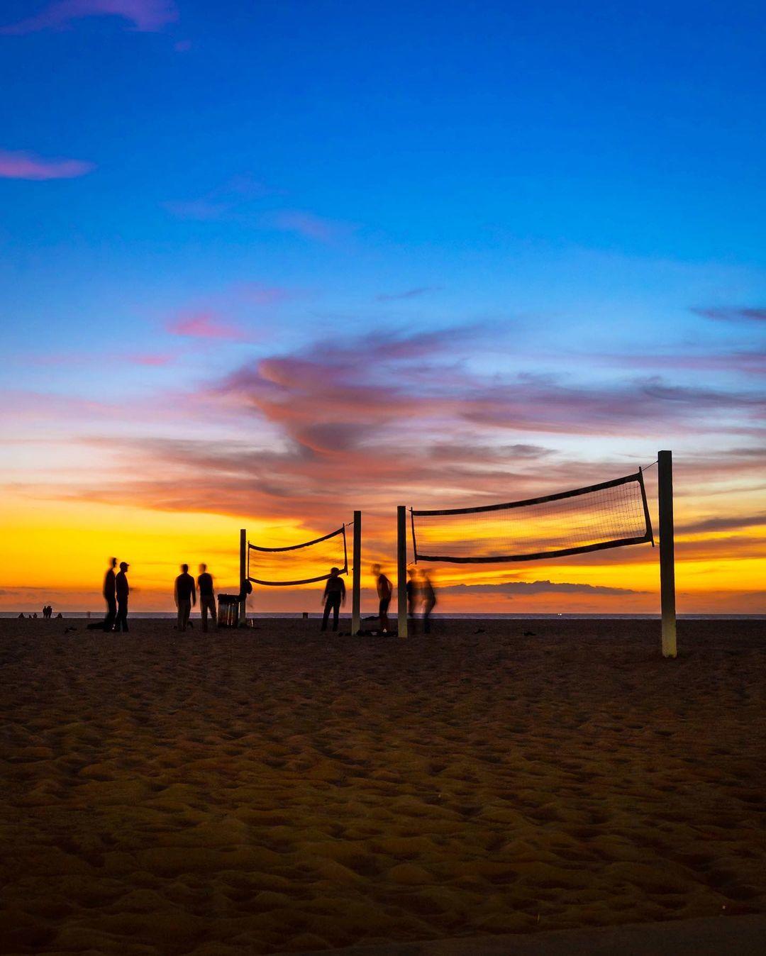 黄昏海滩，来自摄影师Andy Shigekawa。 