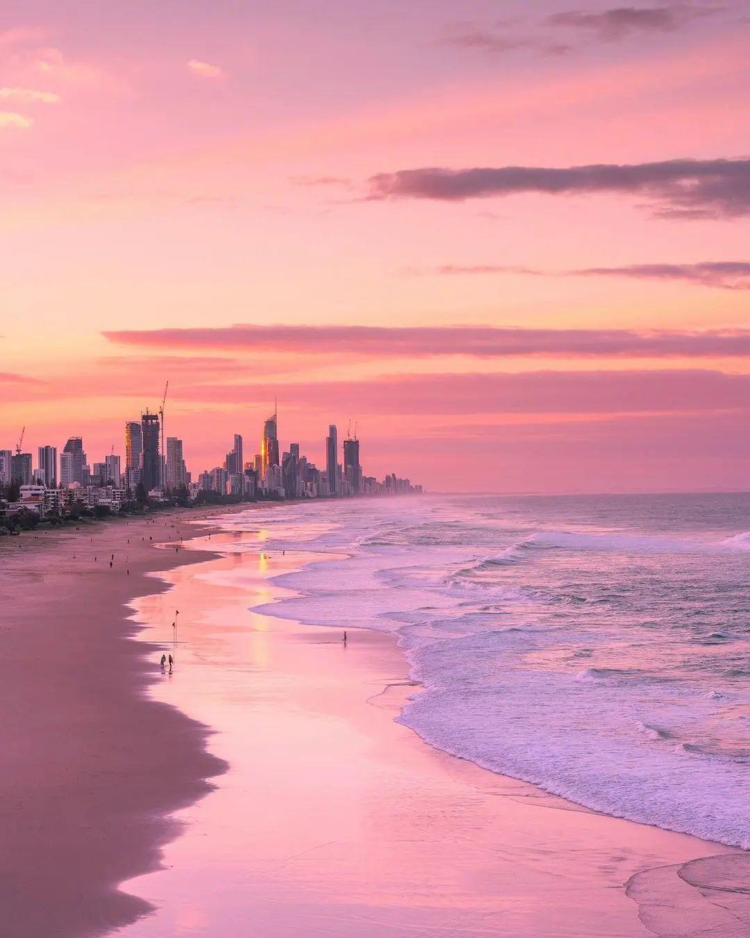  黄昏的海滩，来自摄影师Pure Gold Coast。 